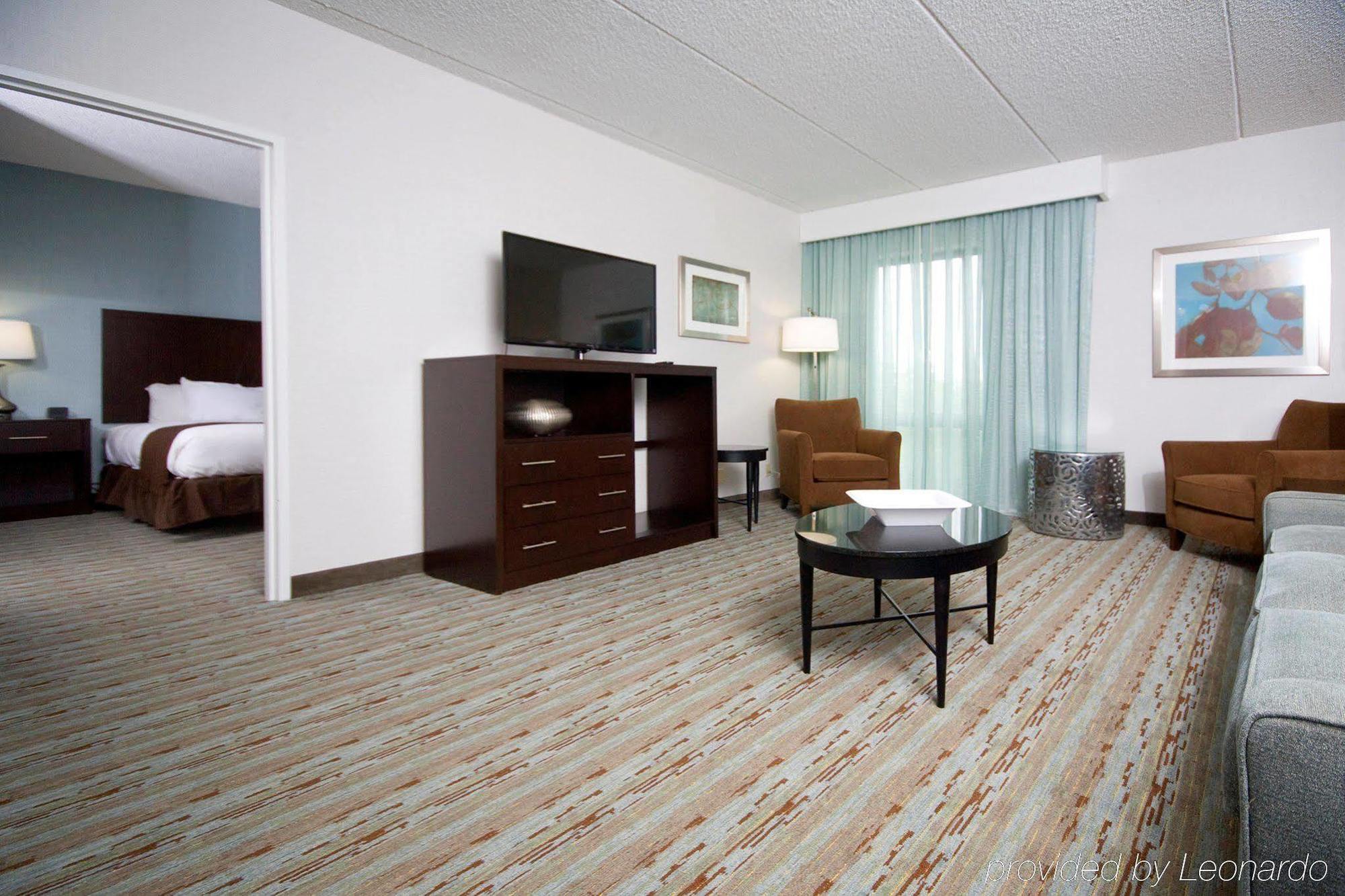 Doubletree By Hilton Bradley International Airport Hotel Windsor Locks Esterno foto