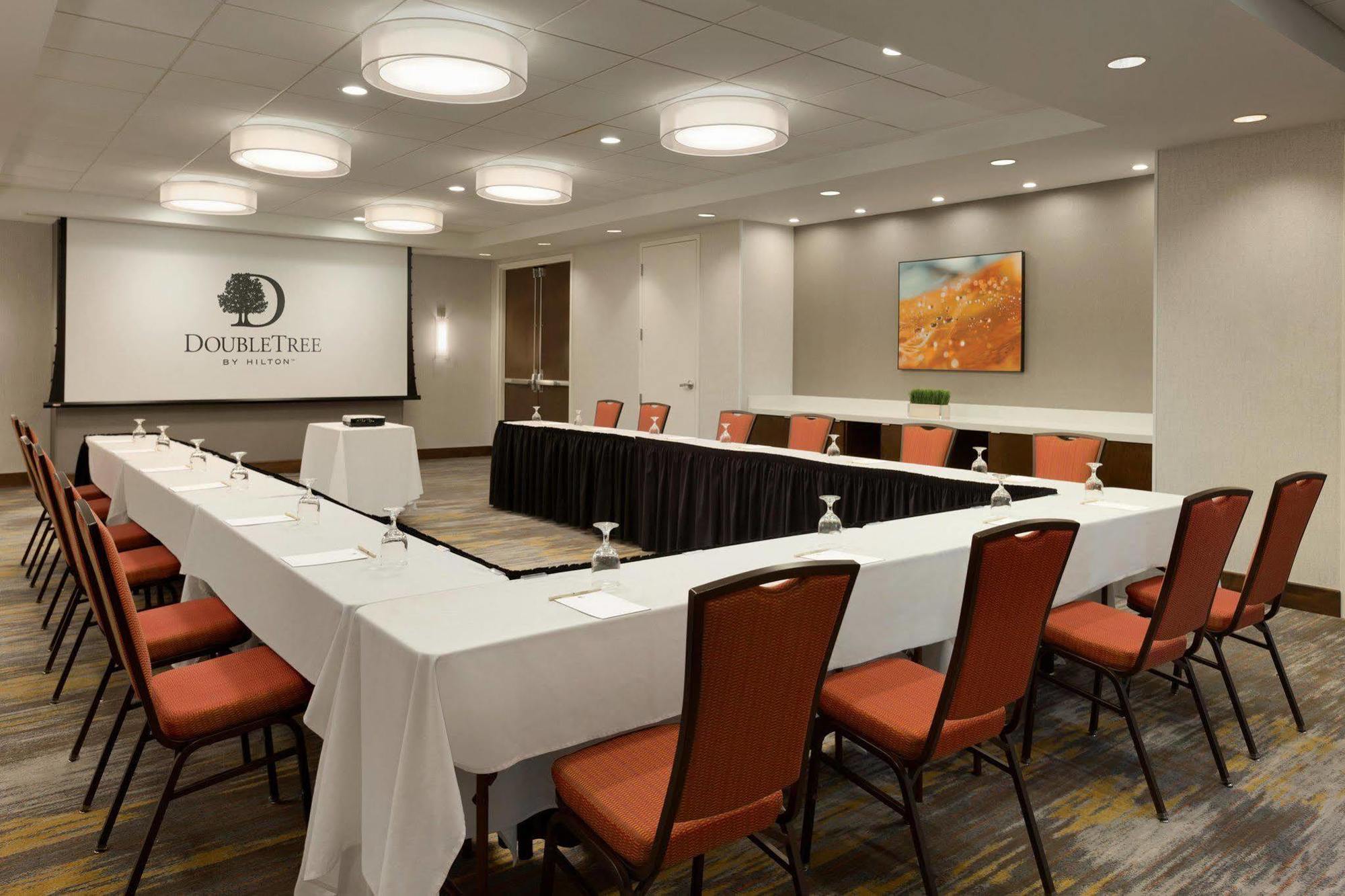 Doubletree By Hilton Bradley International Airport Hotel Windsor Locks Esterno foto