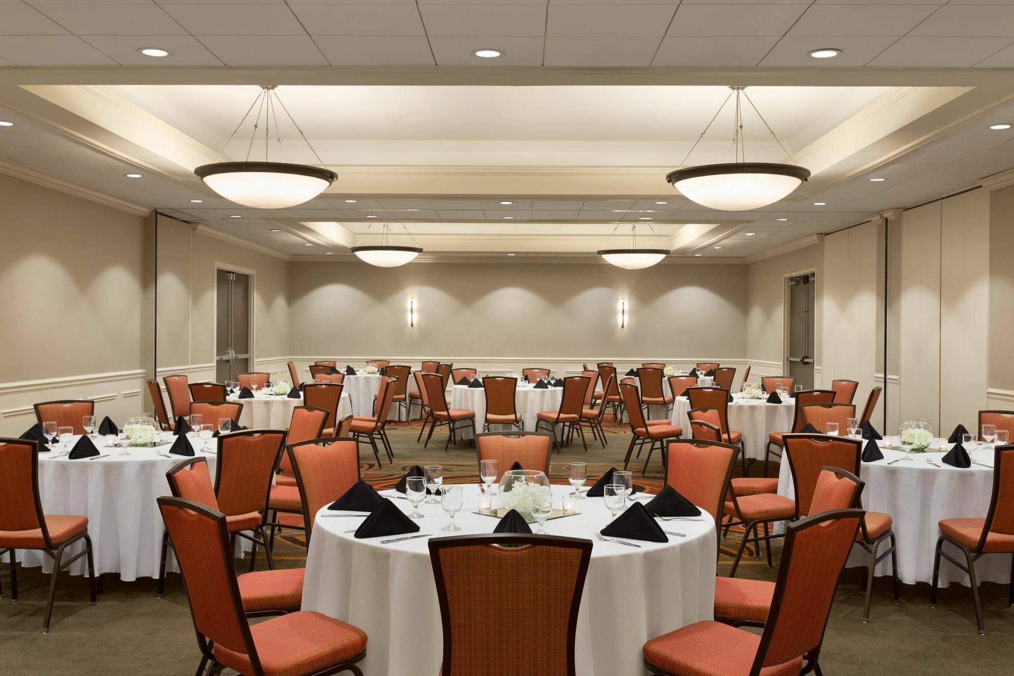 Doubletree By Hilton Bradley International Airport Hotel Windsor Locks Esterno foto